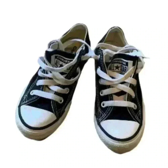 Kids  black converse size 11 US - Picture 1 of 7